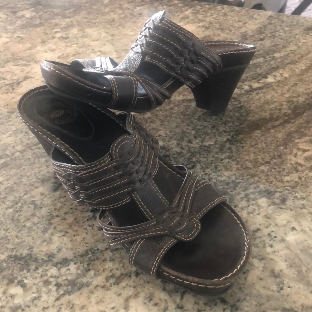 Nurture Sandals.   Like new. Size 8